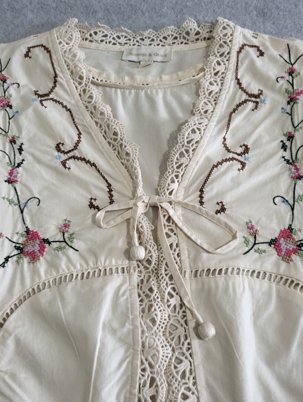 Jennifer & Grace Top Sz M Cream Cross Stitch Embroidery Lace Trim Tie Front Boho - Picture 3 of 16